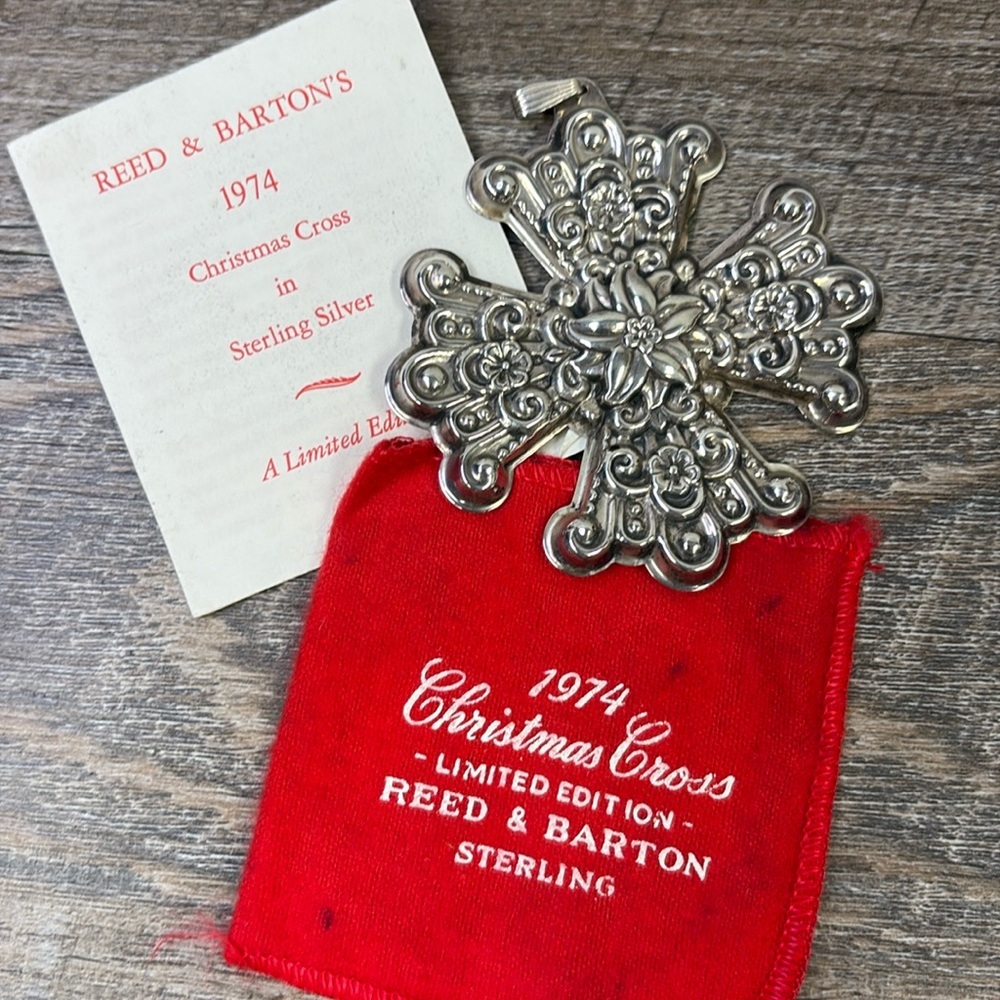 Vintage 1974 Reed & Barton Sterling Silver Christmas Cross